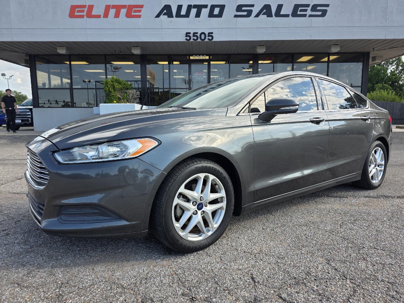 Gray 2016 Ford Fusion Sedan Front-Wheel Drive 6-Speed Automatic