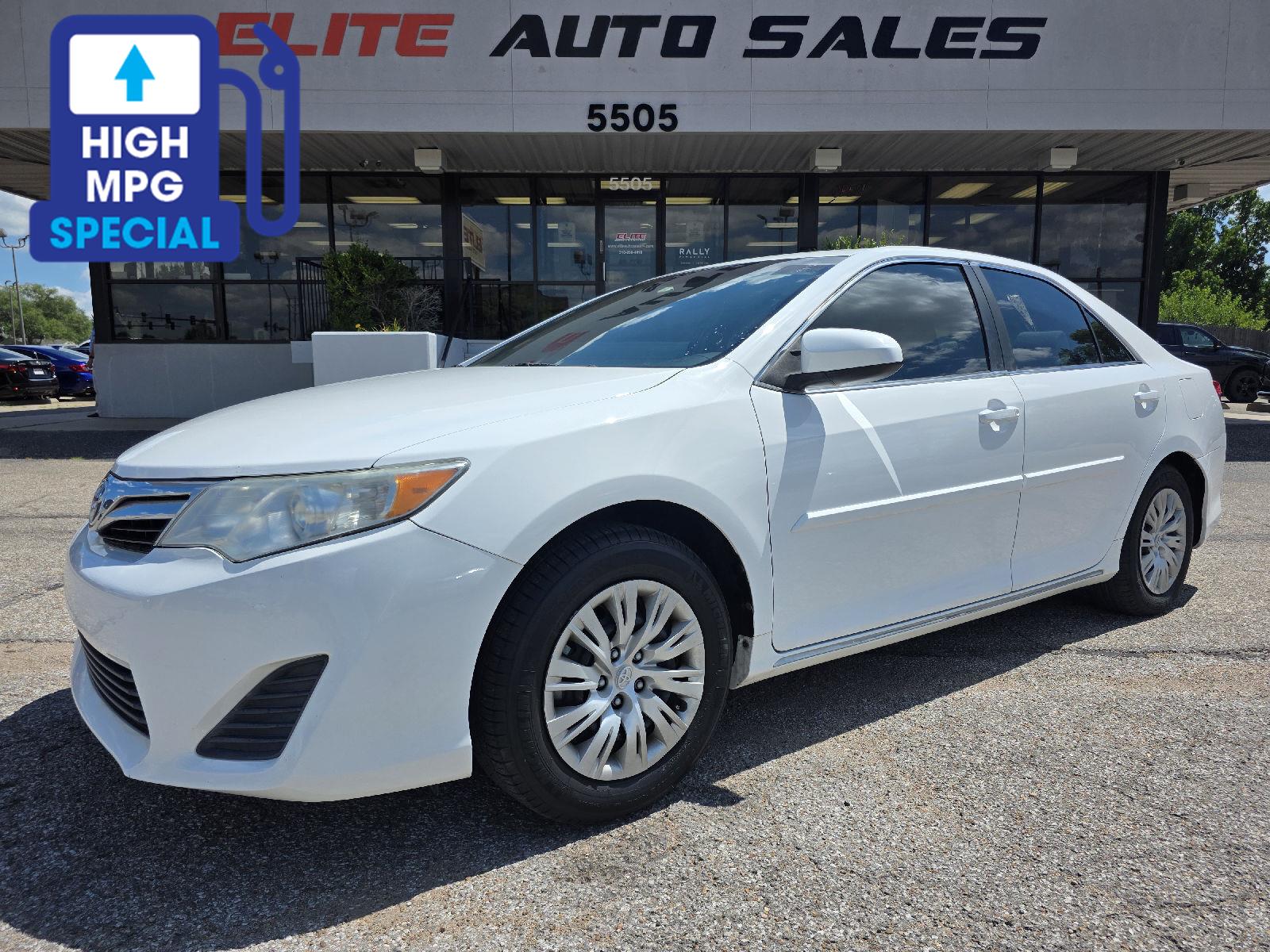 Super White 2014 Toyota Camry Sedan Front-Wheel Drive Automatic