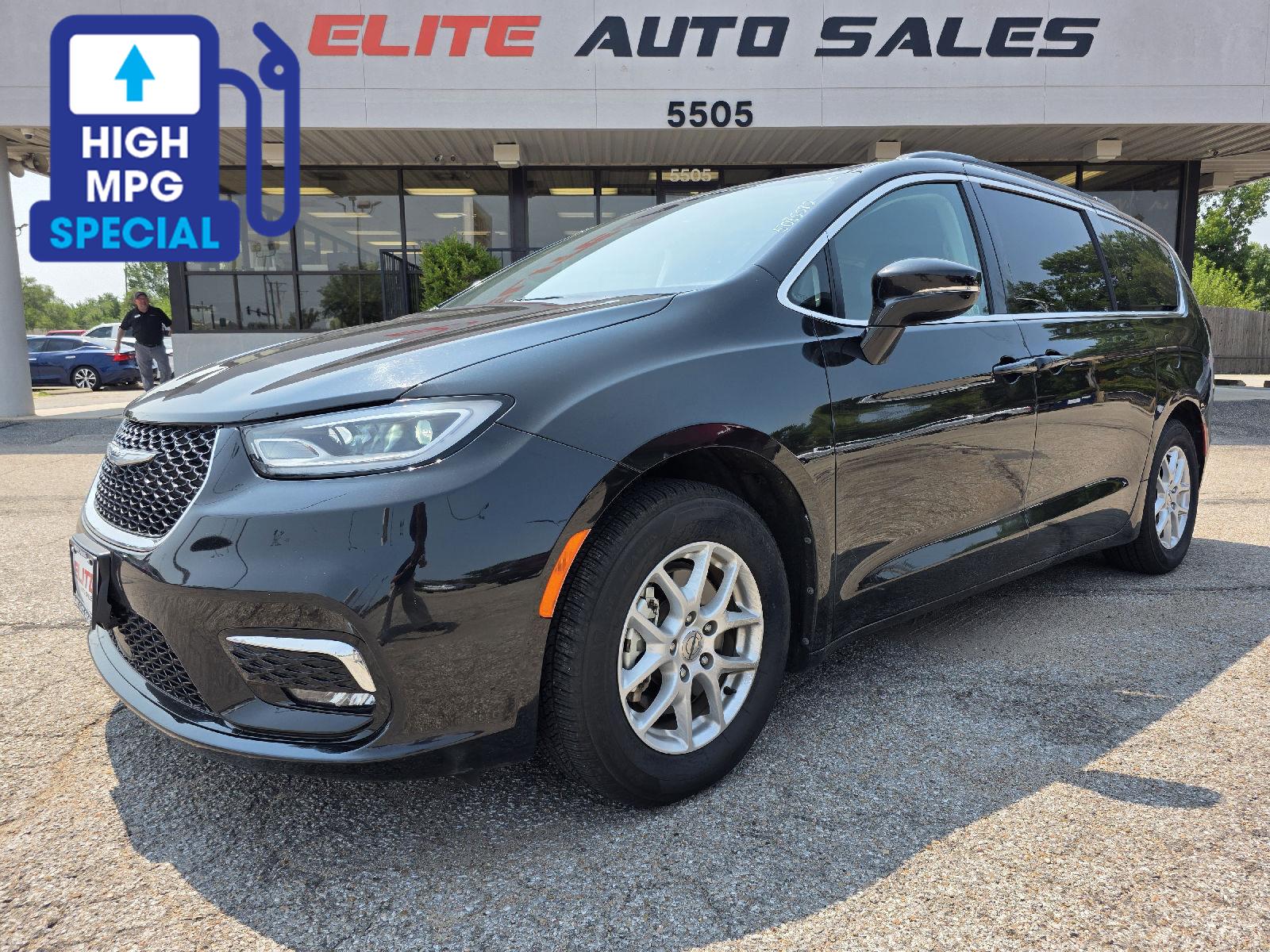 Brilliant Black Crystal Pearlcoat 2022 Chrysler Pacifica Minivan Front-Wheel Drive 9-Speed Automatic