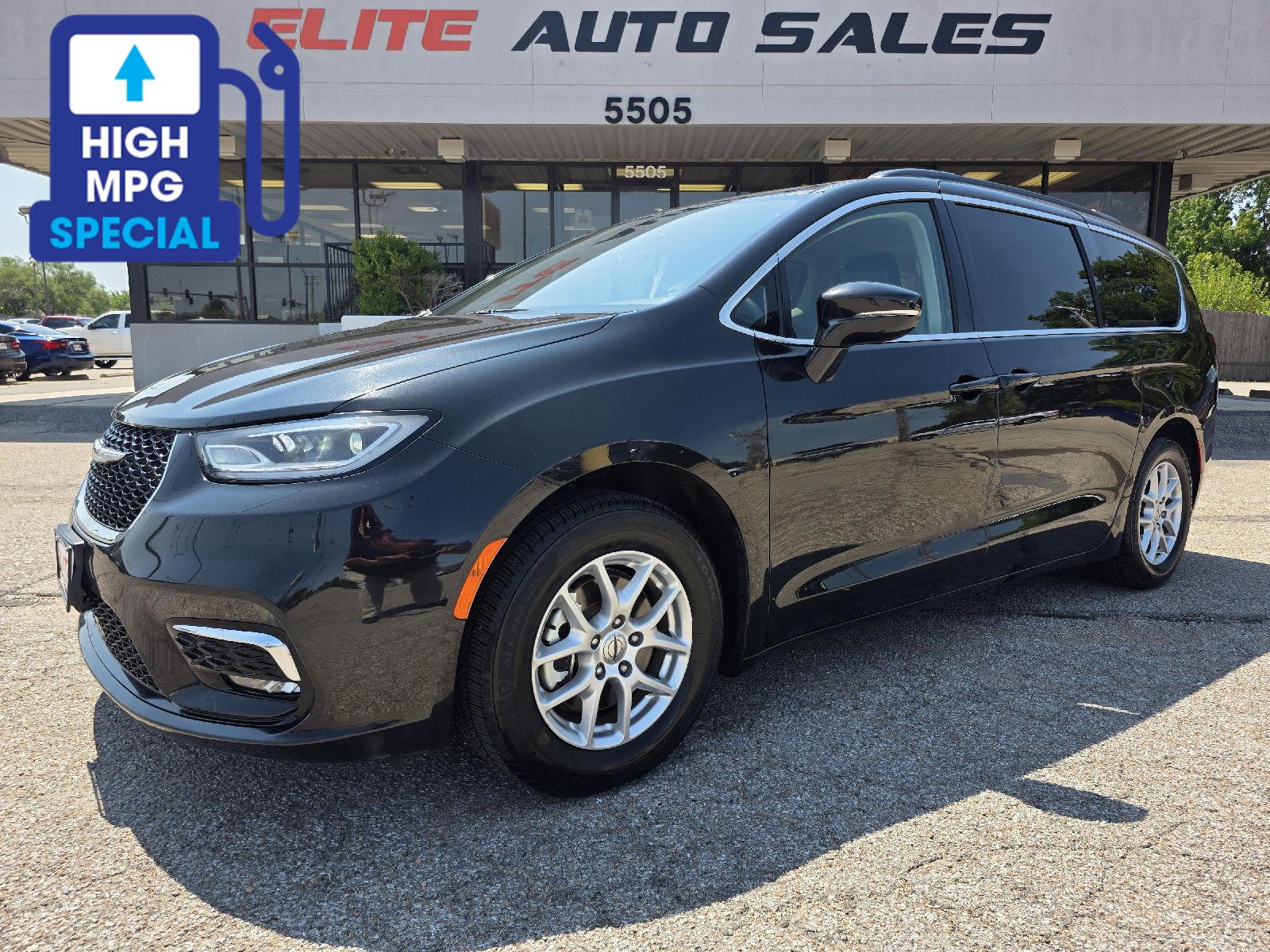 Brilliant Black Crystal Pearlcoat 2022 Chrysler Pacifica Minivan Front-Wheel Drive 9-Speed Automatic