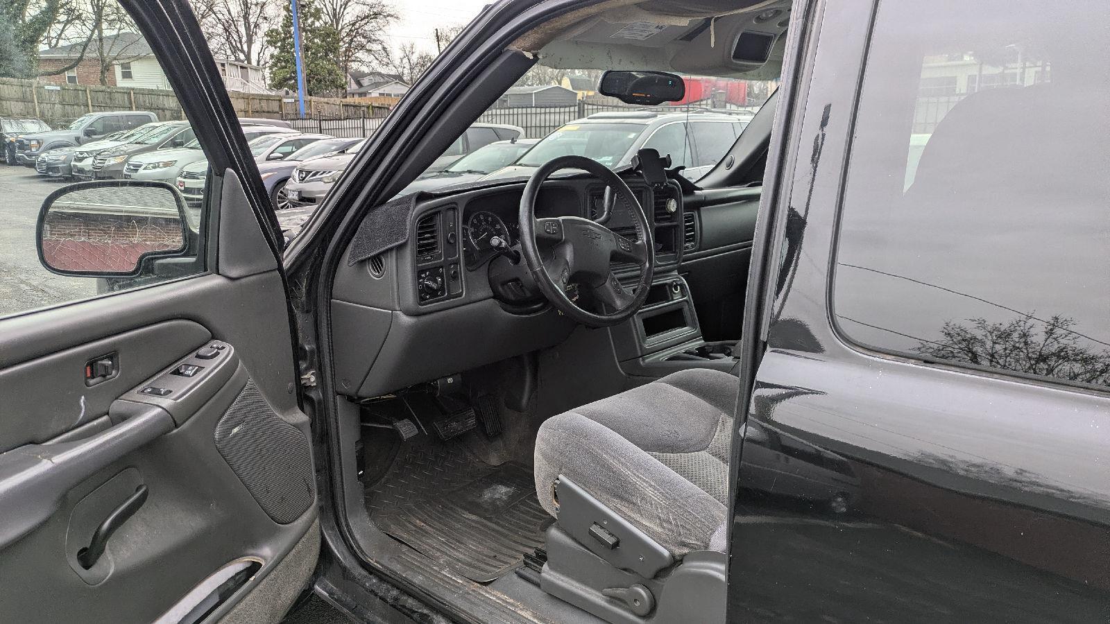 View vehicle photo 7