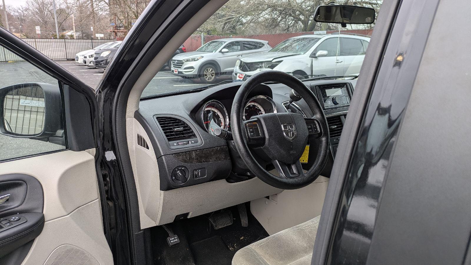 View vehicle photo 7