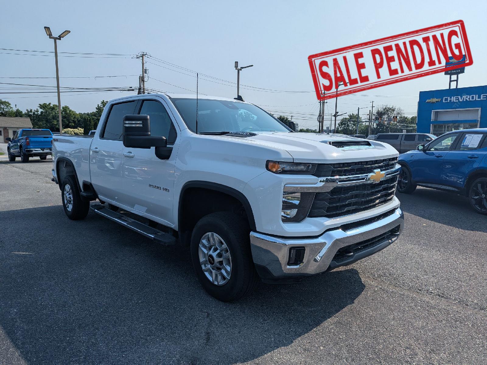 Summit White 2025 Chevrolet Silverado 2500HD Pickup Truck Four-Wheel Drive Automatic