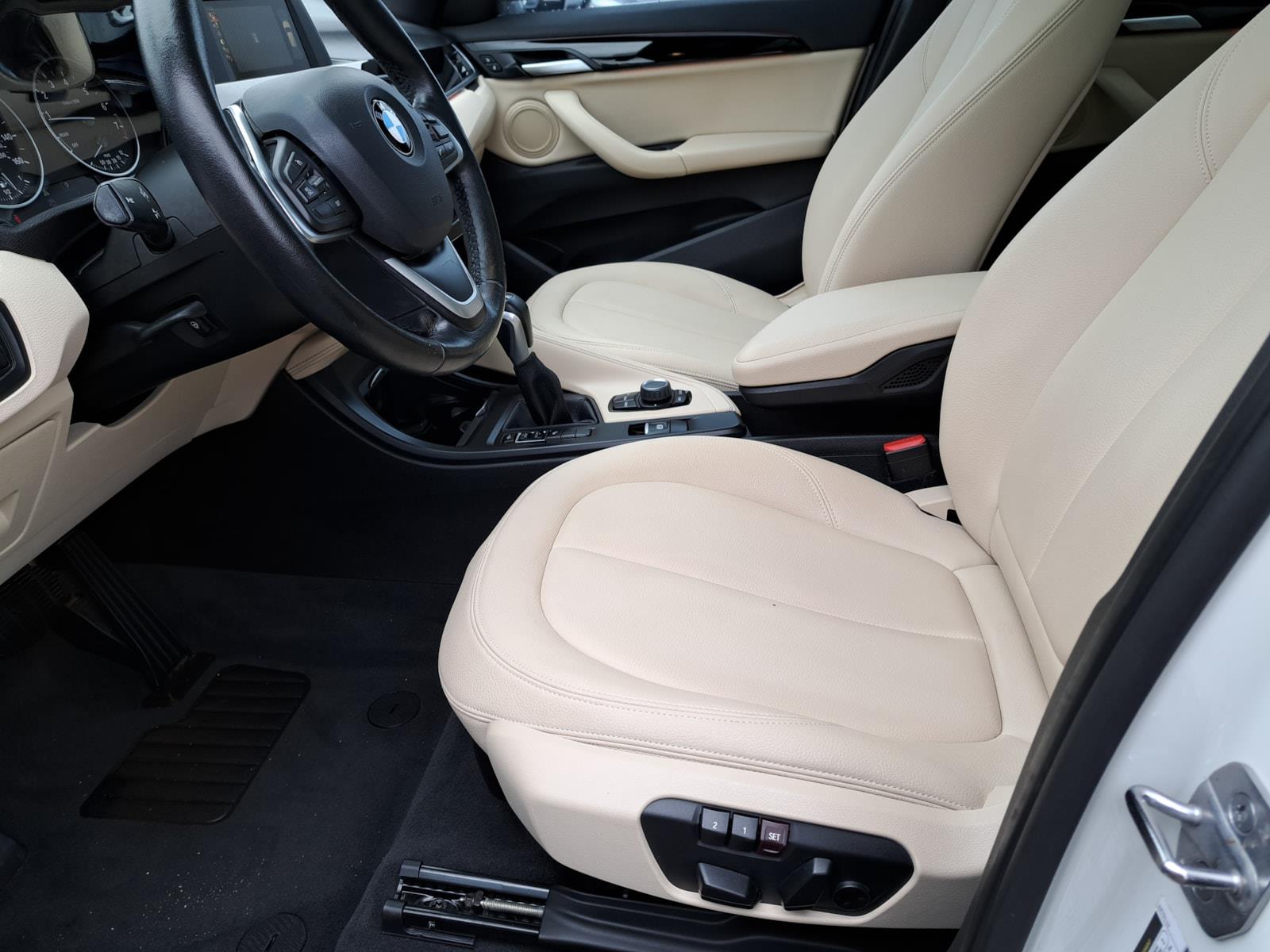 2017 BMW X1 sDrive28i Wagon 4 Dr. Front Wheel Drive mobile thumbnail 23