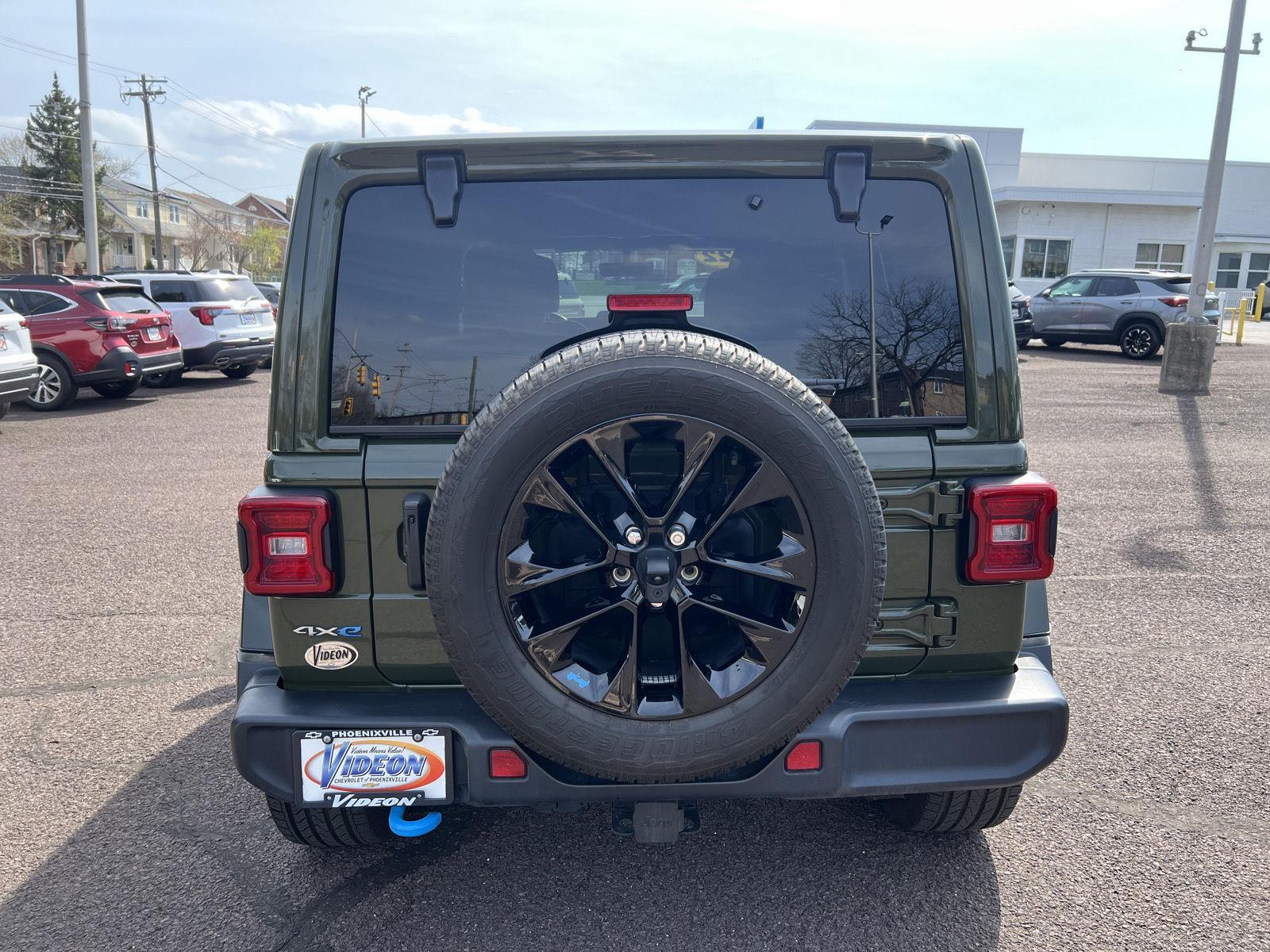 View vehicle photo 6