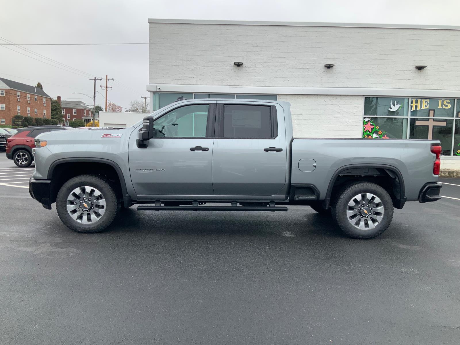 View vehicle photo 4