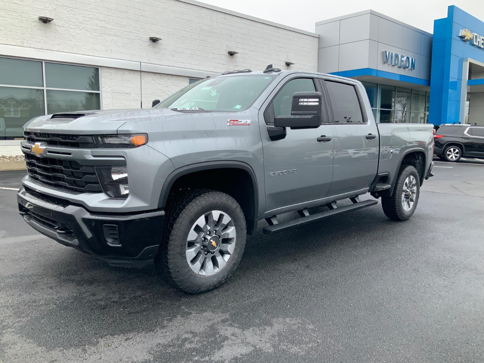 View vehicle photo 3