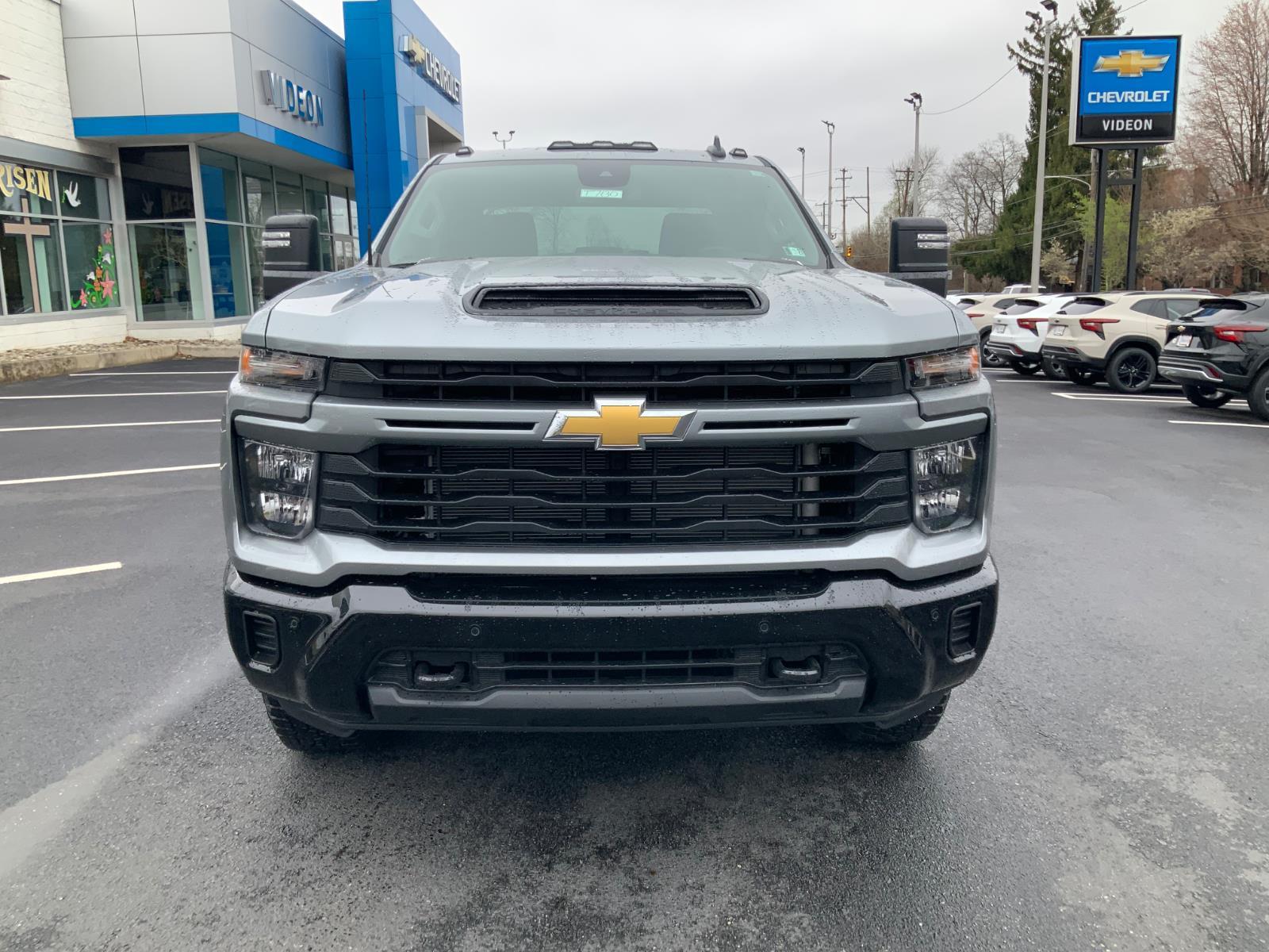 View vehicle photo 2