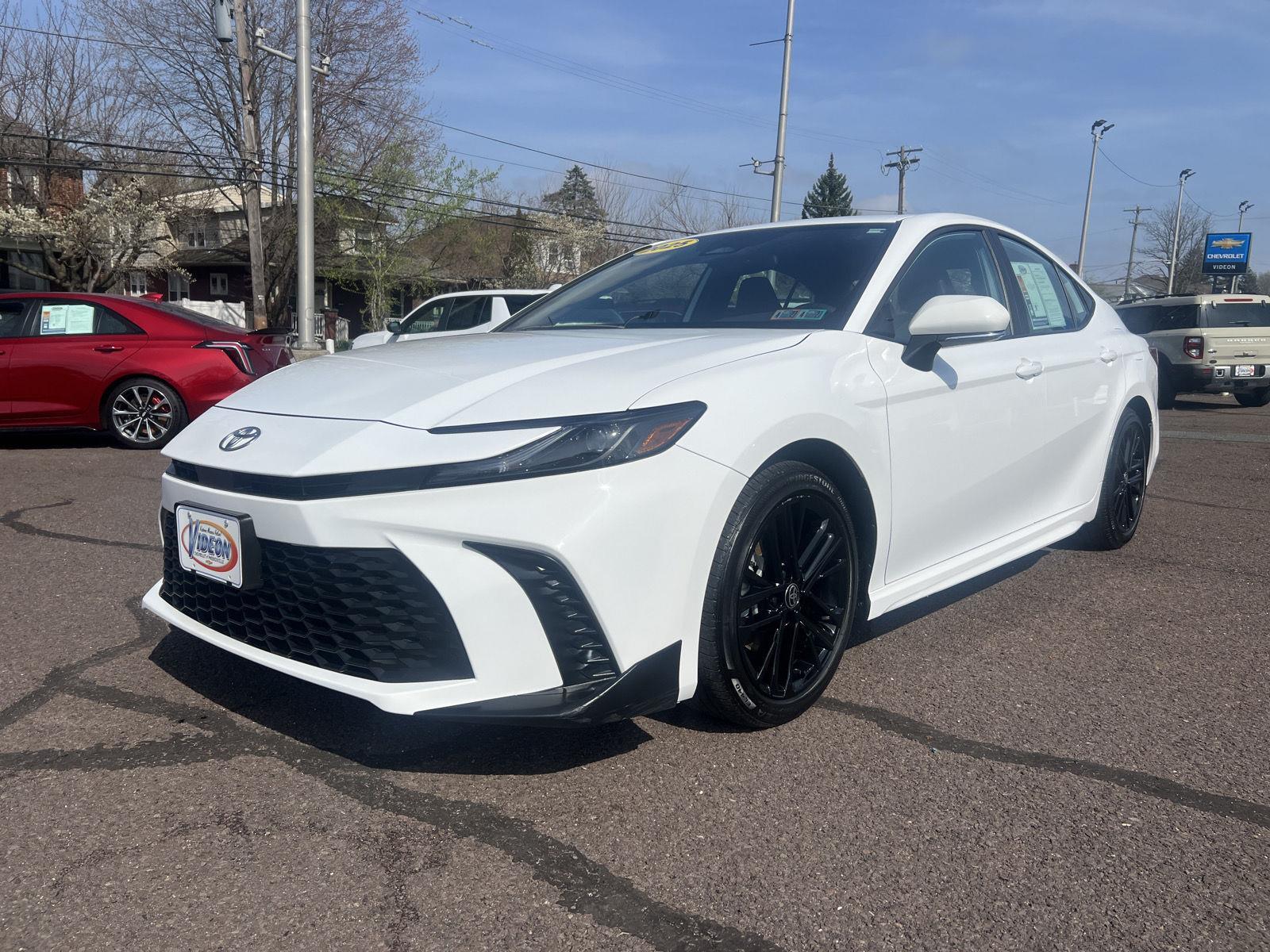 View vehicle photo 3