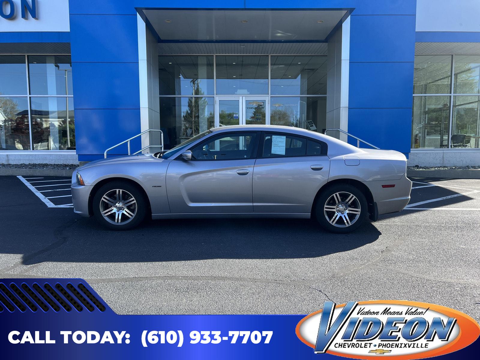 Gray (Granite Crystal Metallic Clearcoat) 2014 Dodge Charger R/T RWD Sedan Rear-Wheel Drive 5-Speed Automatic