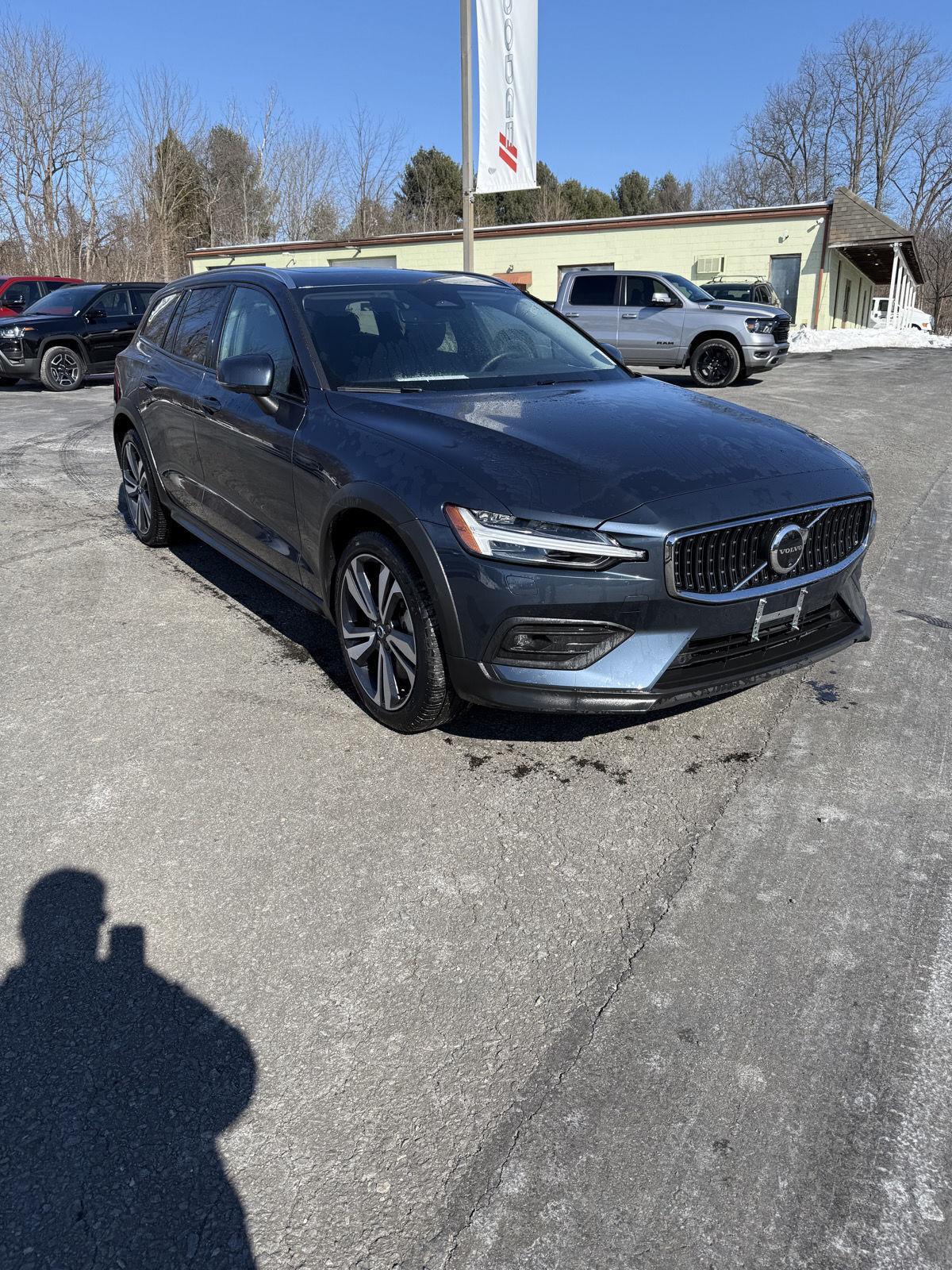 2025 Volvo V60 Cross Country B5 Plus AWD