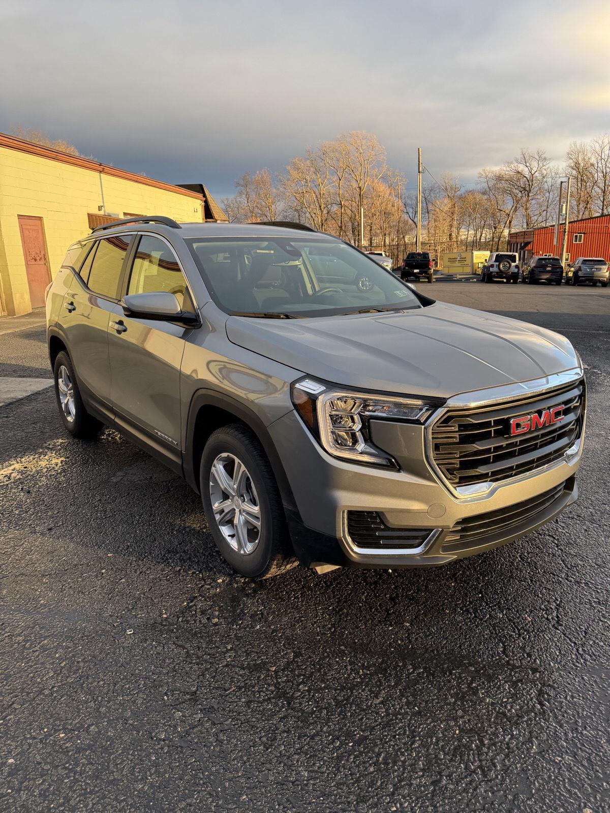 Used 2024 GMC Terrain Image