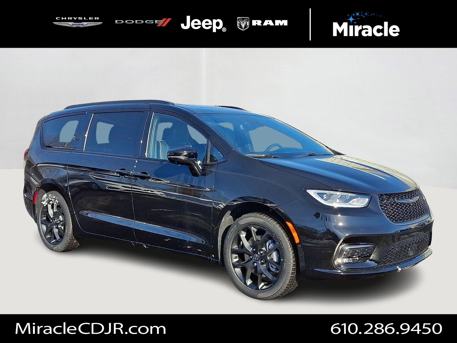 2026 Chrysler Pacifica Limited's photo