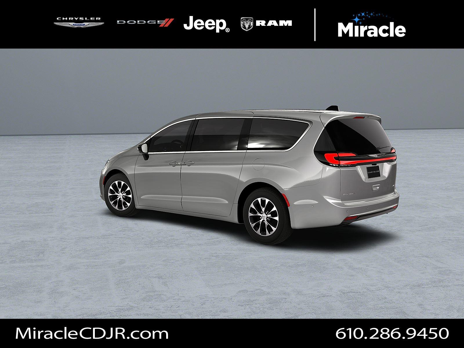 2026 Chrysler Pacifica Select's photo
