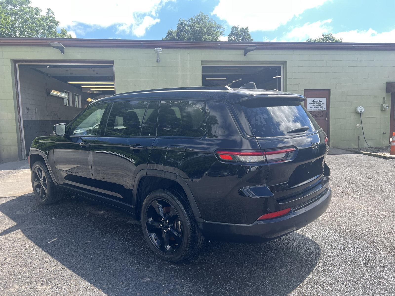 View vehicle photo 5