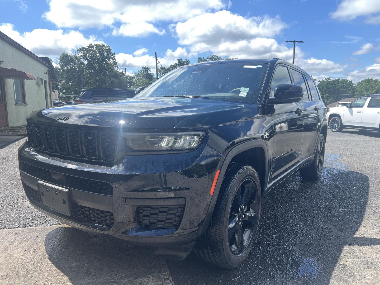 View vehicle photo 7