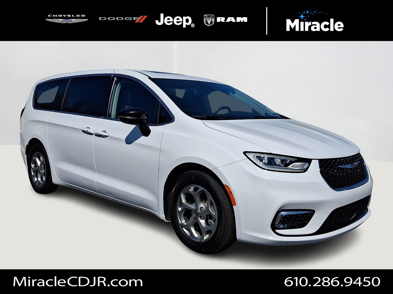 Bright White Clearcoat 2024 Chrysler Pacifica Minivan Front-Wheel Drive 9-Speed Automatic
