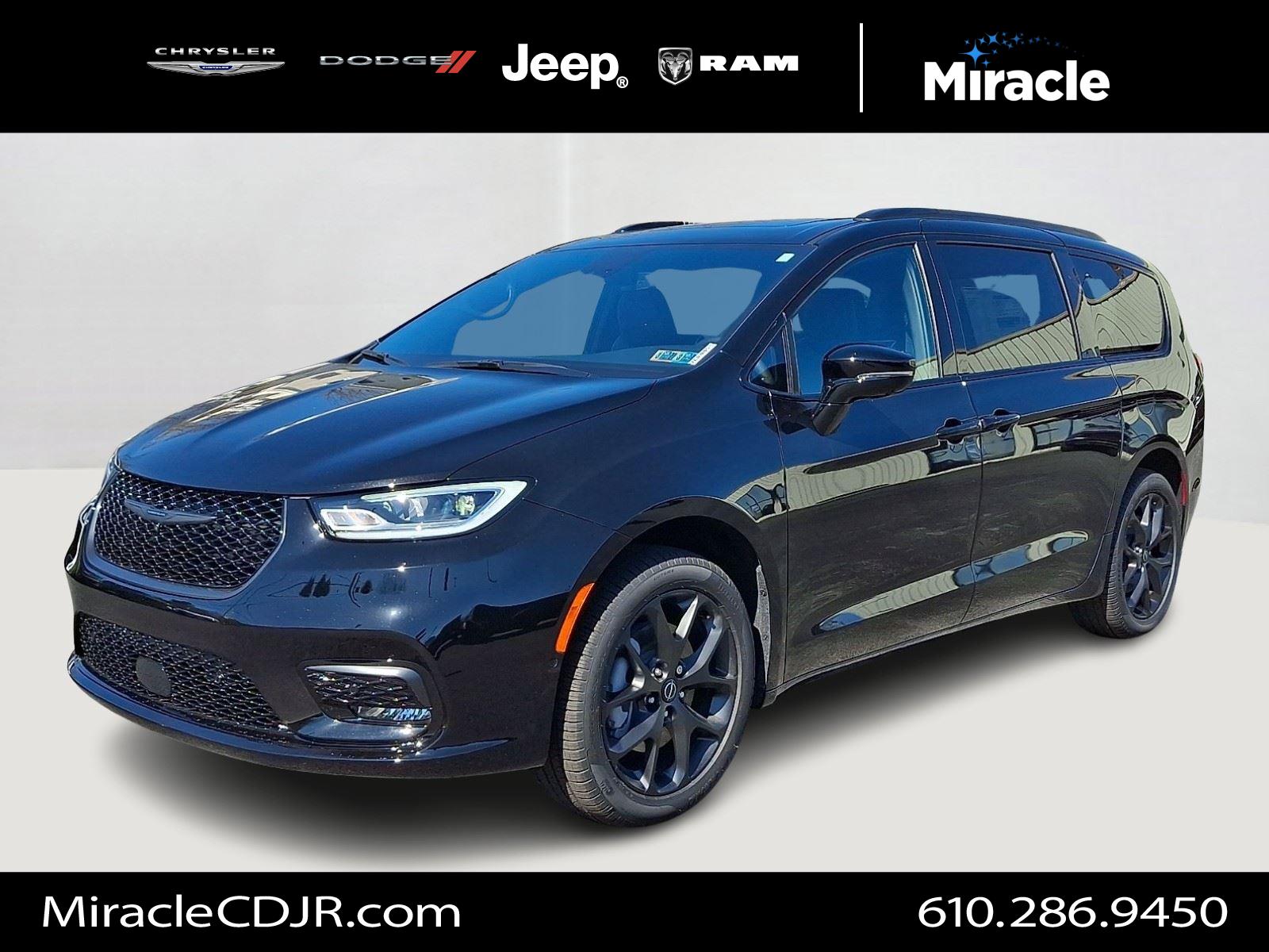 Diamond Black Crystal Pearlcoat 2026 Chrysler Pacifica Minivan All-Wheel Drive 9-Speed Automatic
