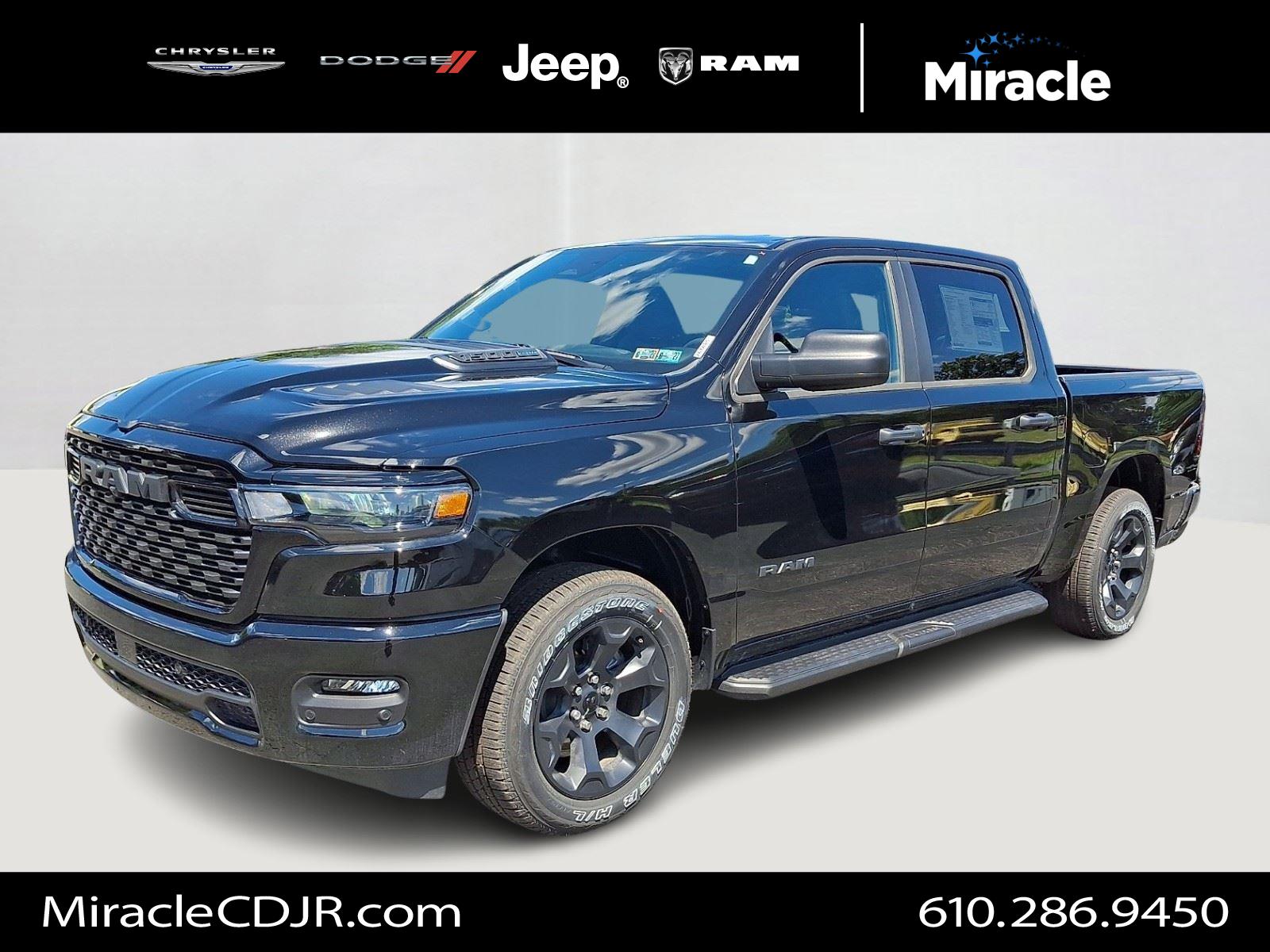 Diamond Black Crystal Pearlcoat 2026 RAM 1500 Pickup Truck Four-Wheel Drive 8-Speed Automatic