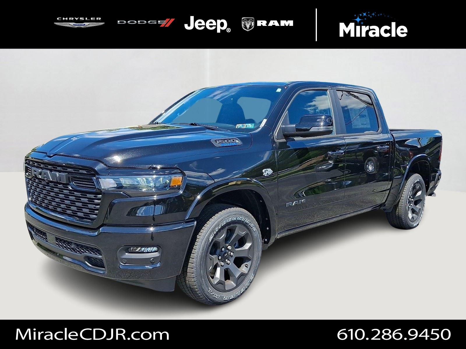 Diamond Black Crystal Pearlcoat 2026 RAM 1500 Pickup Truck Four-Wheel Drive 8-Speed Automatic