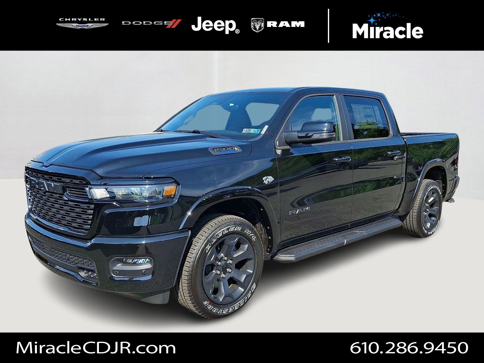Diamond Black Crystal Pearlcoat 2026 RAM 1500 Pickup Truck Four-Wheel Drive 8-Speed Automatic