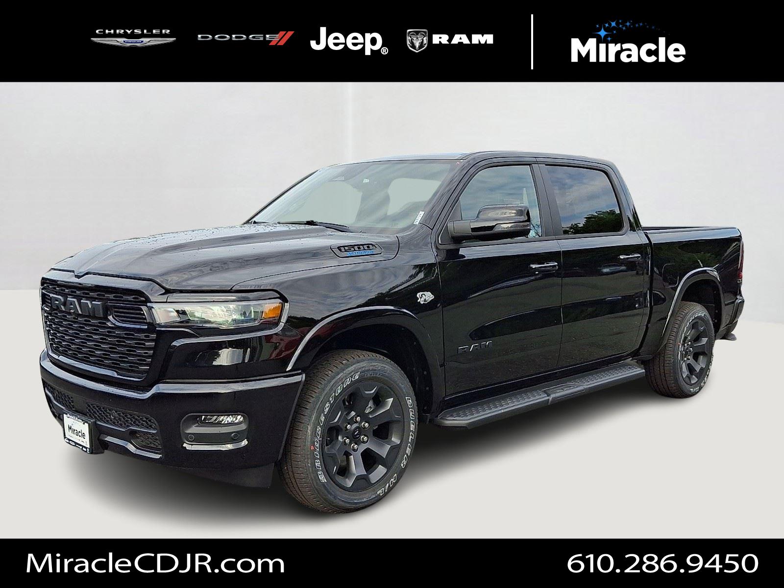 Diamond Black Crystal Pearlcoat 2026 RAM 1500 Pickup Truck Four-Wheel Drive 8-Speed Automatic