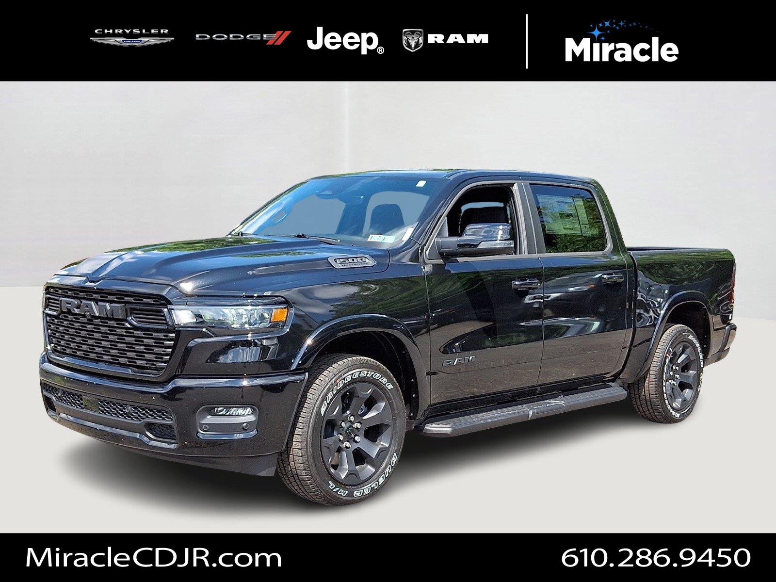 Diamond Black Crystal Pearlcoat 2026 RAM 1500 Pickup Truck Four-Wheel Drive 8-Speed Automatic