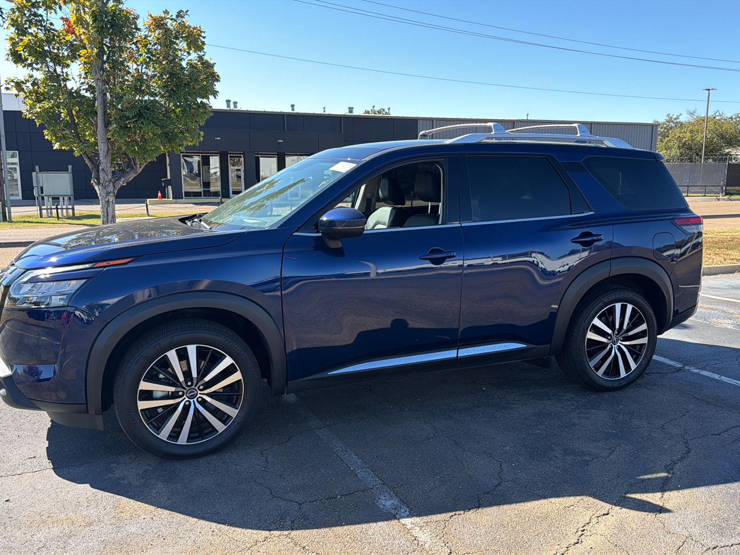 2025 Nissan Pathfinder Platinum 4WD