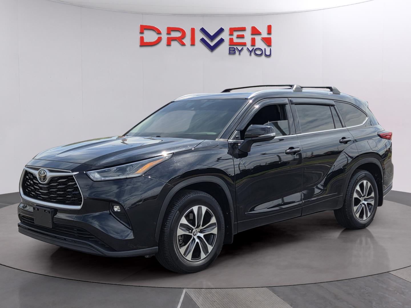 Midnight Black Metallic 2021 Toyota Highlander XLE FWD SUV / Crossover Front-Wheel Drive 8-Speed Automatic