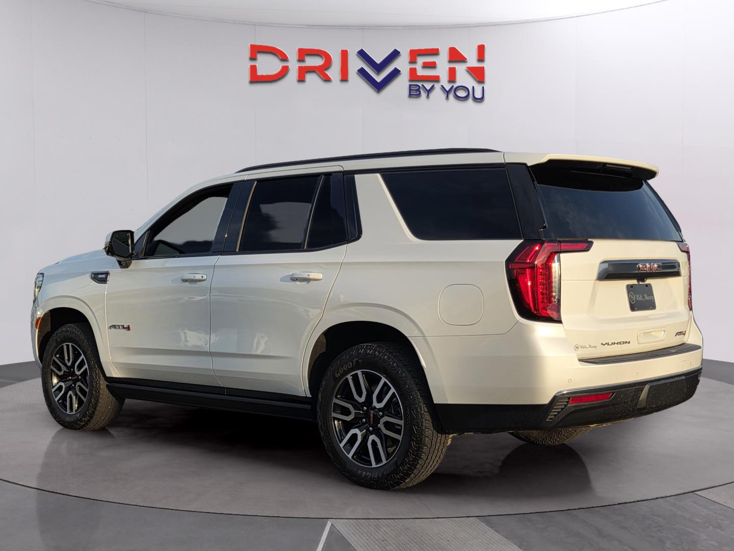 View vehicle photo 3