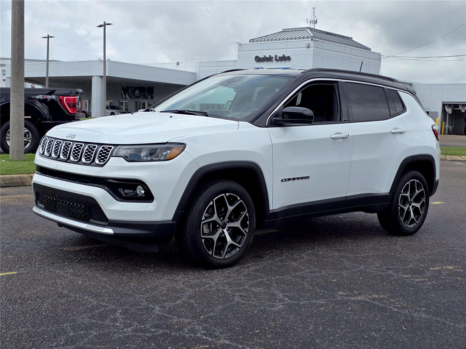 Bright White Clearcoat 2025 Jeep Compass SUV / Crossover Four-Wheel Drive 8-Speed Automatic