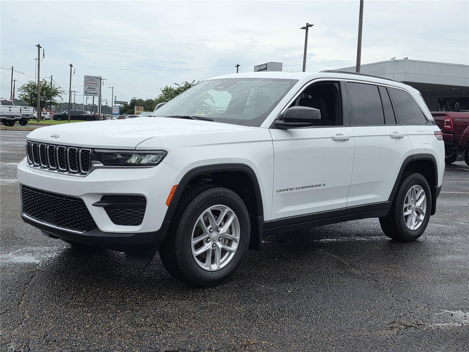 Bright White Clearcoat 2025 Jeep Grand Cherokee SUV / Crossover Four-Wheel Drive 8-Speed Automatic