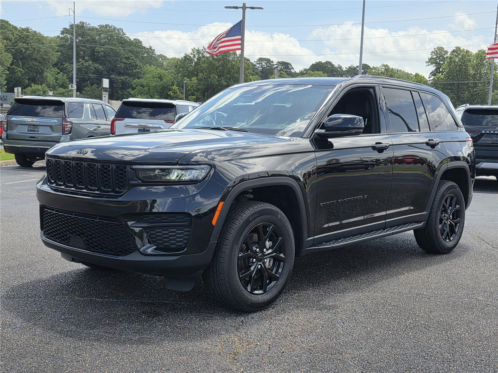 Diamond Black Crystal Pearlcoat 2025 Jeep Grand Cherokee SUV / Crossover Four-Wheel Drive 8-Speed Automatic