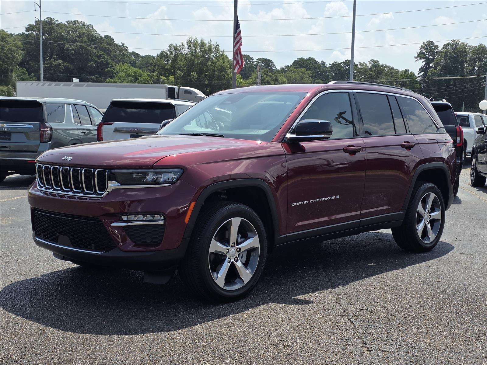 Velvet Red Pearlcoat 2025 Jeep Grand Cherokee SUV / Crossover Four-Wheel Drive 8-Speed Automatic