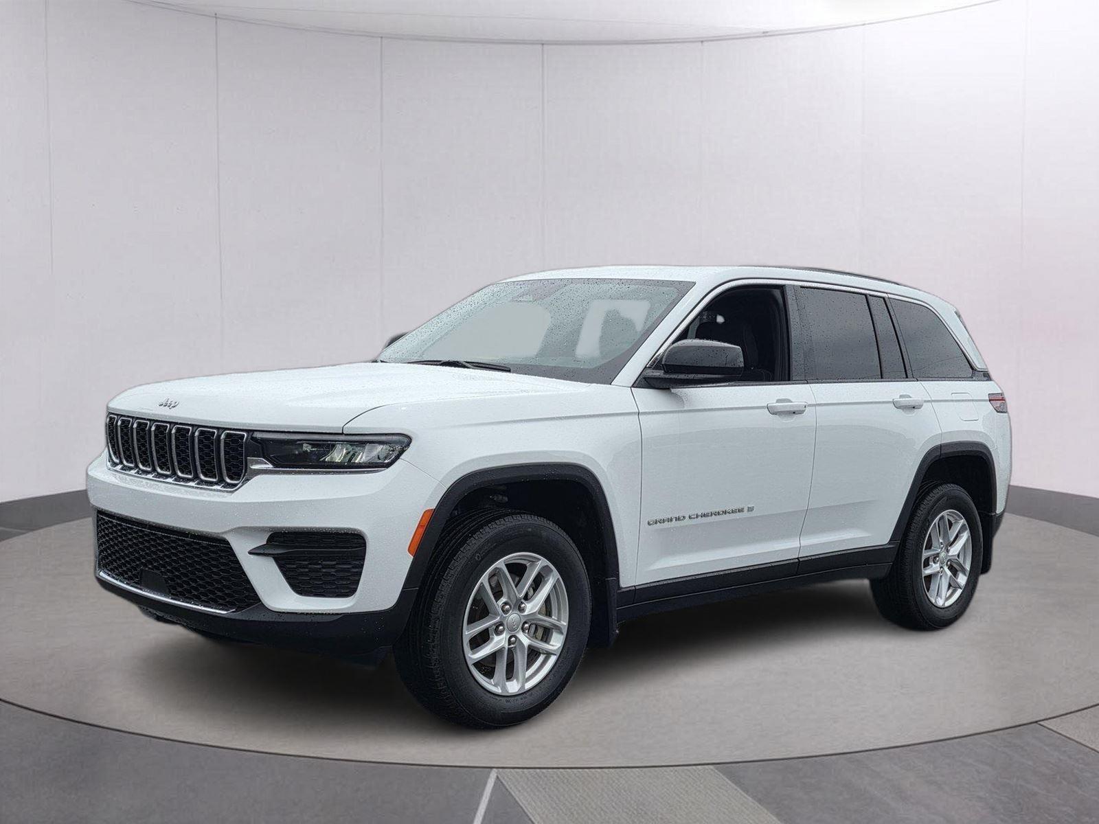 Bright White Clearcoat 2025 Jeep Grand Cherokee SUV / Crossover Four-Wheel Drive 8-Speed Automatic