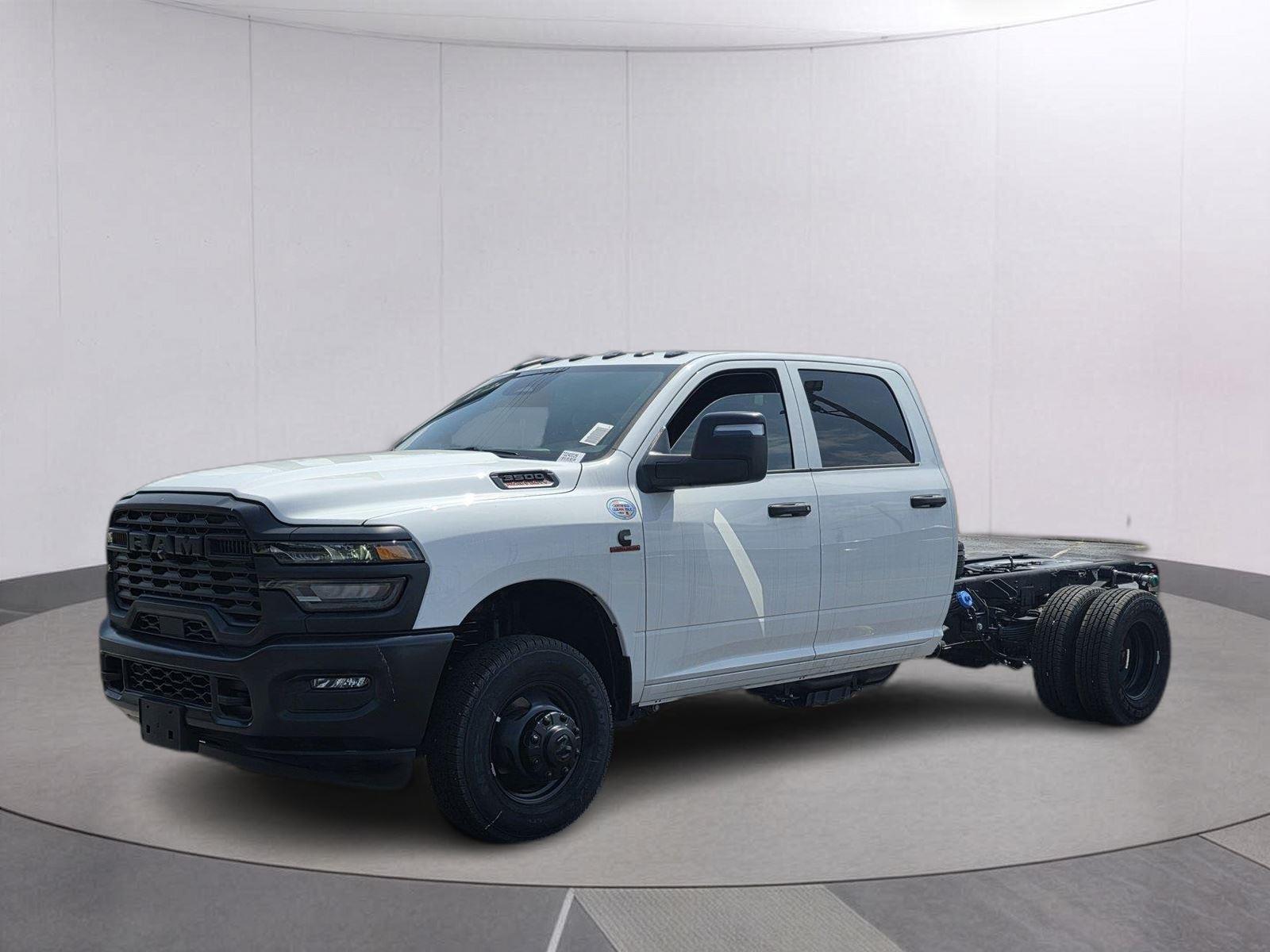 Bright White Clearcoat 2026 RAM 3500 Chassis Pickup Truck Four-Wheel Drive 8-Speed Automatic