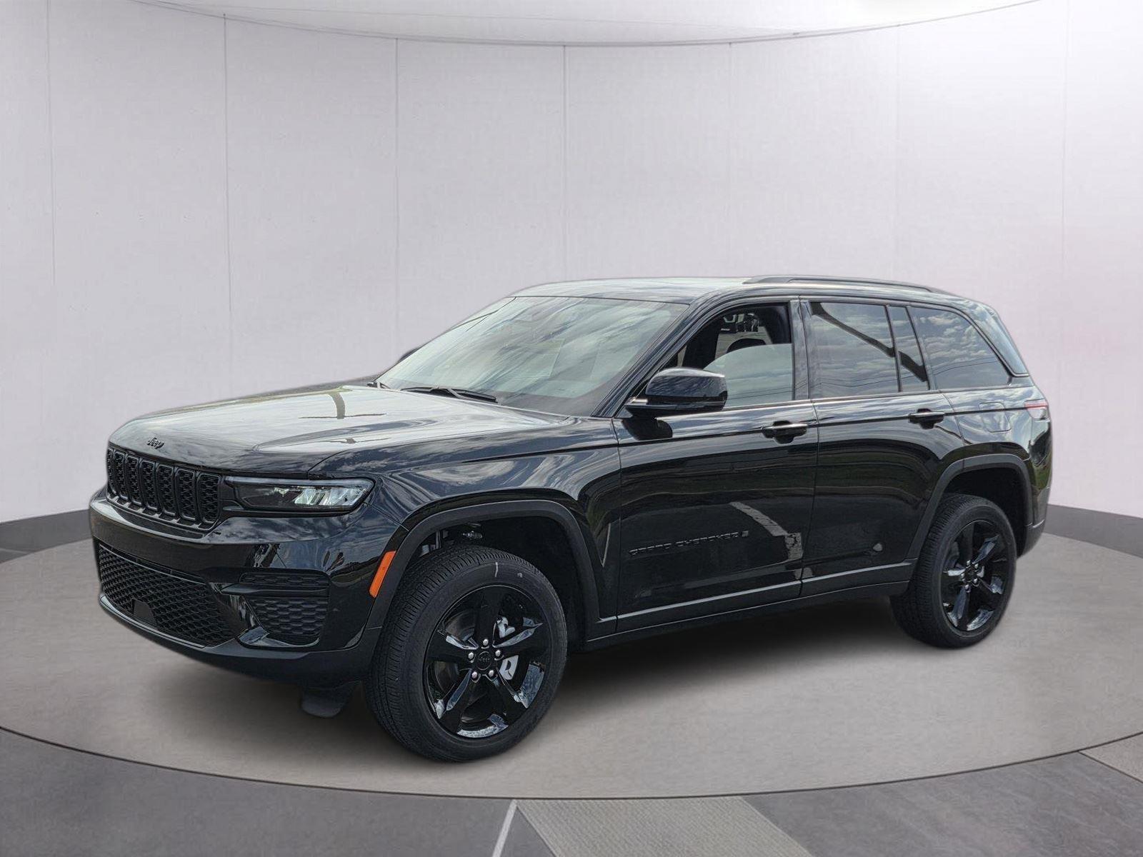 Diamond Black Crystal Pearlcoat 2025 Jeep Grand Cherokee SUV / Crossover 4X2 8-Speed Automatic