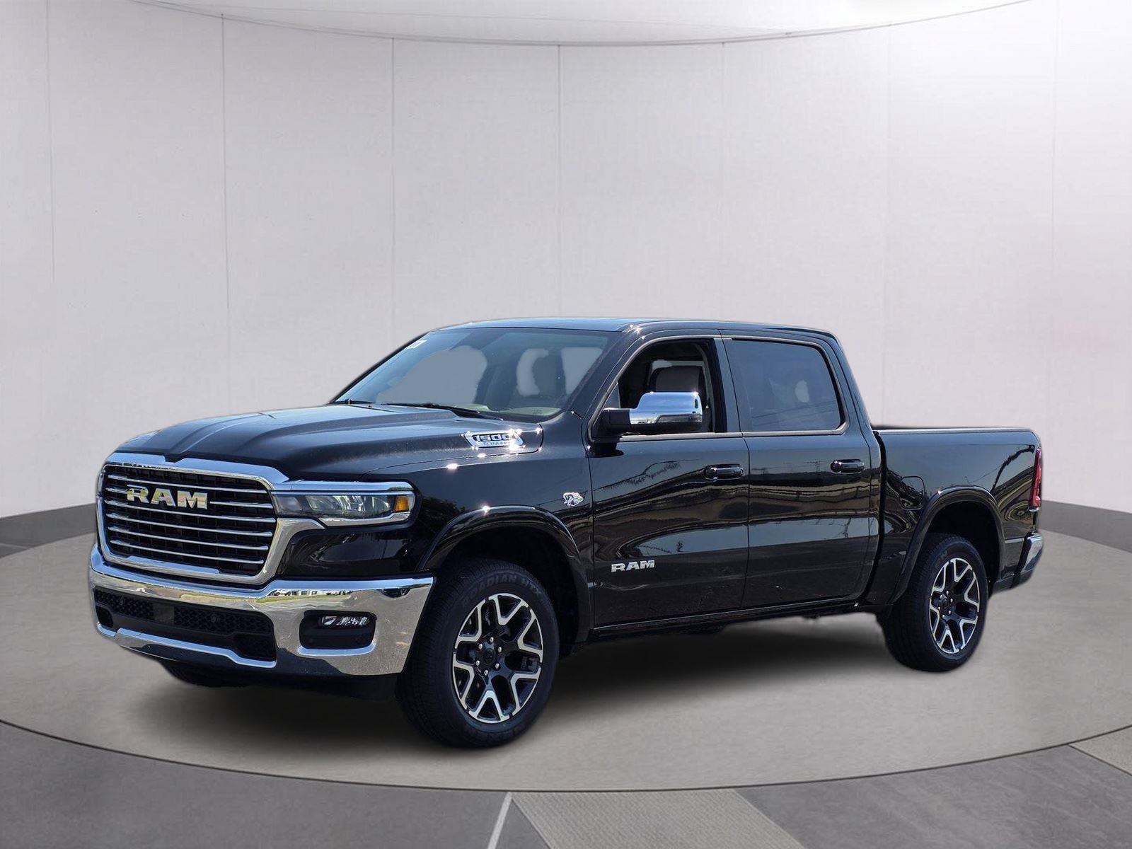 Diamond Black Crystal Pearlcoat 2026 RAM 1500 Pickup Truck Four-Wheel Drive 8-Speed Automatic