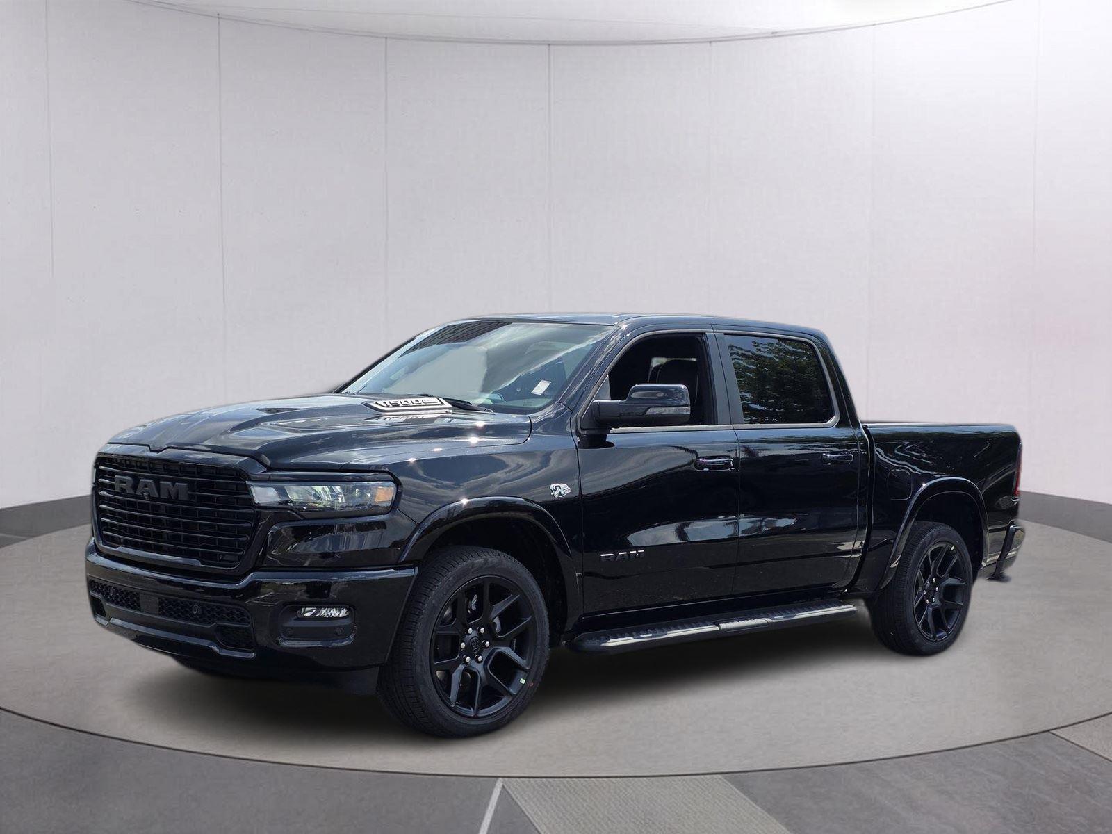 Diamond Black Crystal Pearlcoat 2026 RAM 1500 Pickup Truck Four-Wheel Drive 8-Speed Automatic