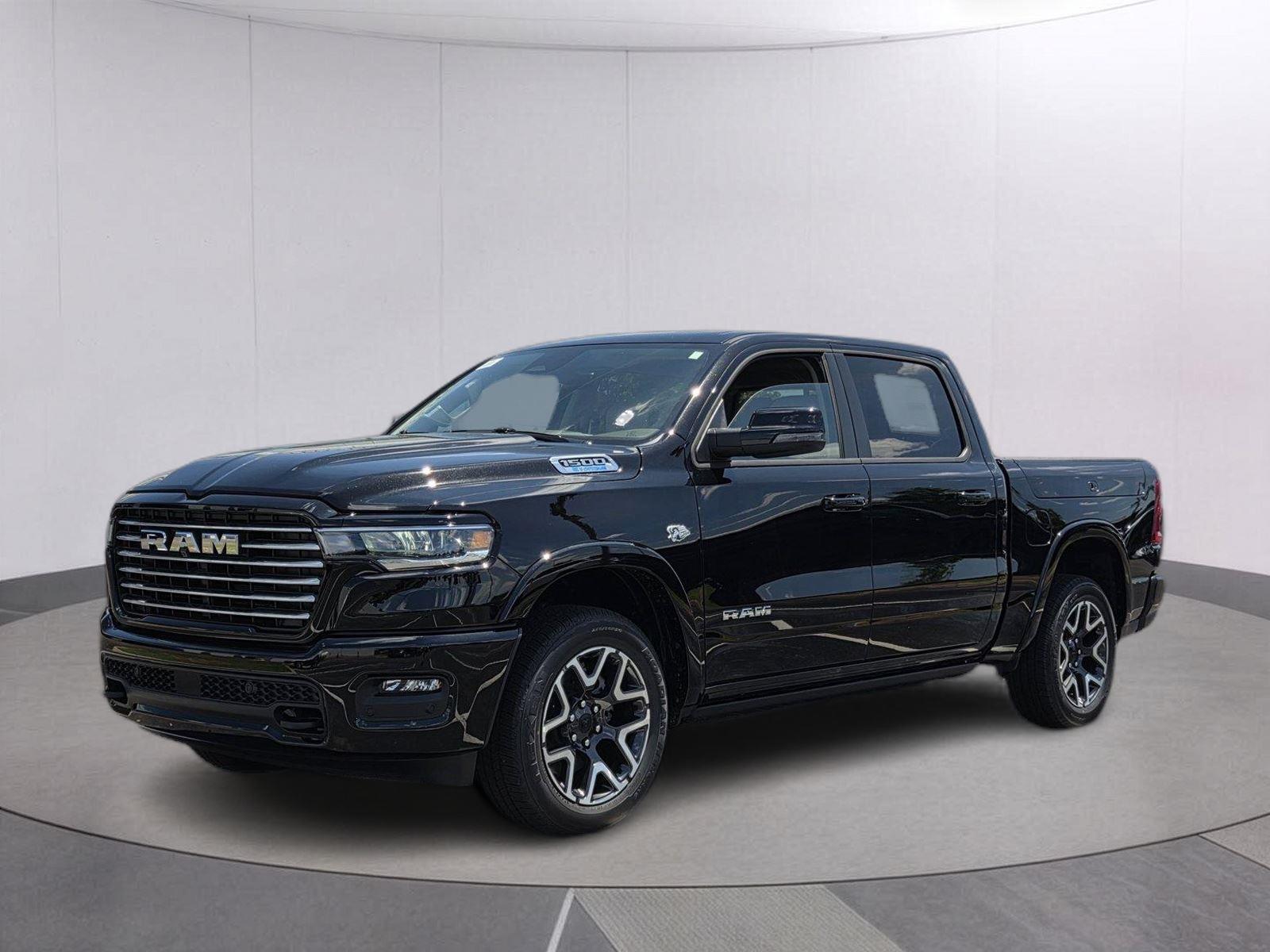 Diamond Black Crystal Pearlcoat 2026 RAM 1500 Pickup Truck Four-Wheel Drive 8-Speed Automatic