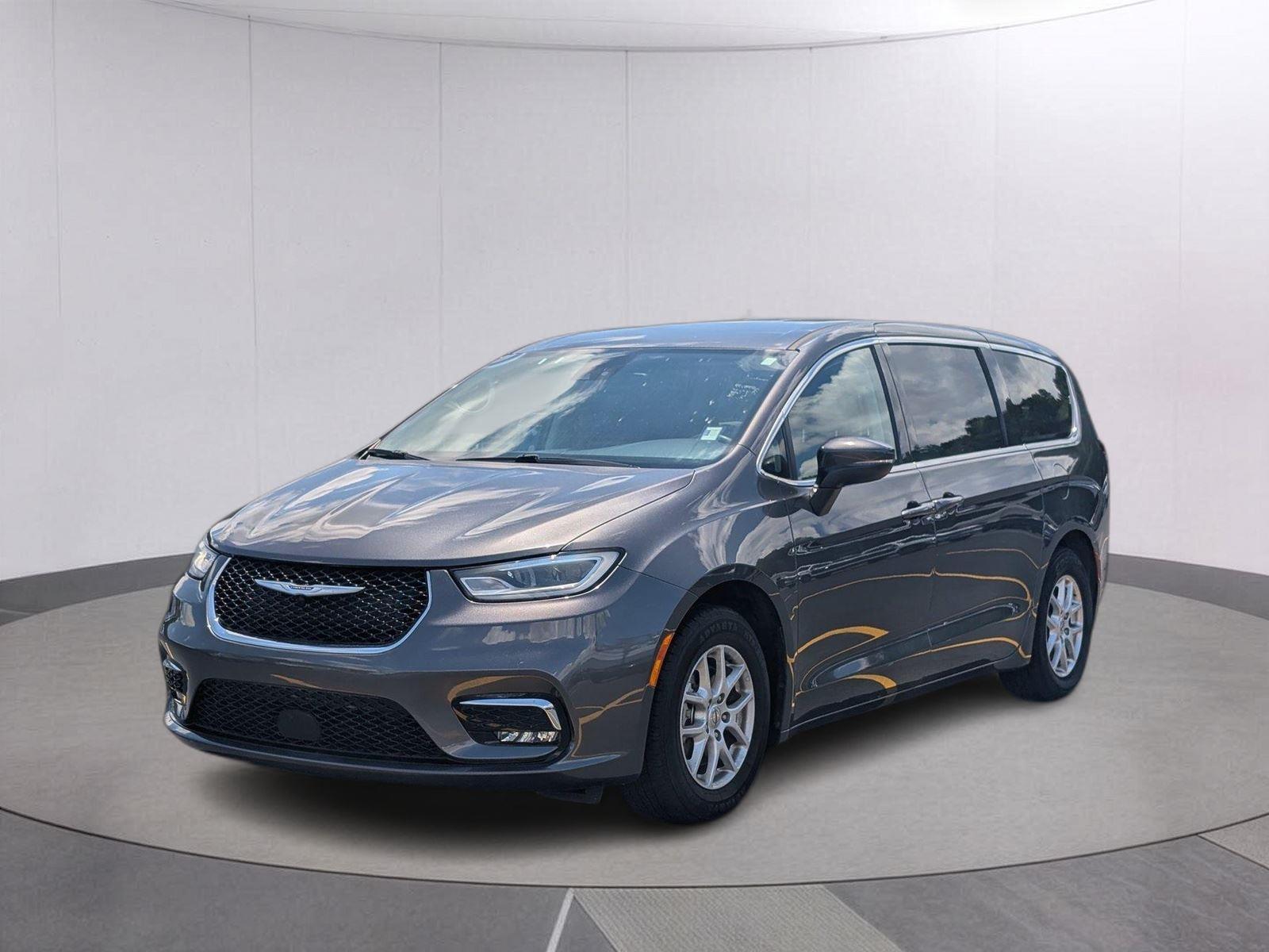 Gray (Granite Crystal Metallic Clearcoat) 2023 Chrysler Pacifica Minivan Front-Wheel Drive 9-Speed Automatic