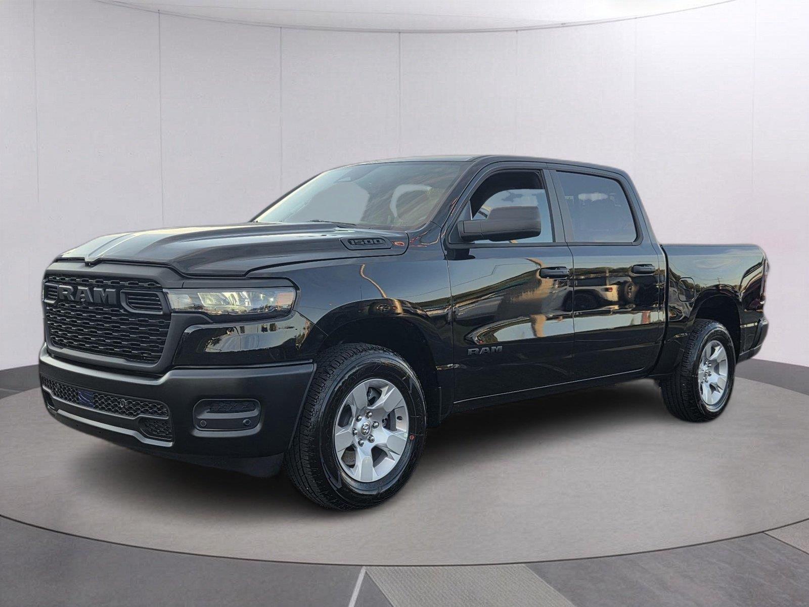 Diamond Black Crystal Pearlcoat 2026 RAM 1500 Pickup Truck Four-Wheel Drive 8-Speed Automatic