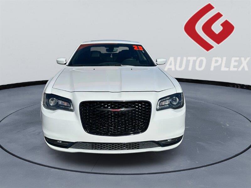 2023 Chrysler 300 S's photo
