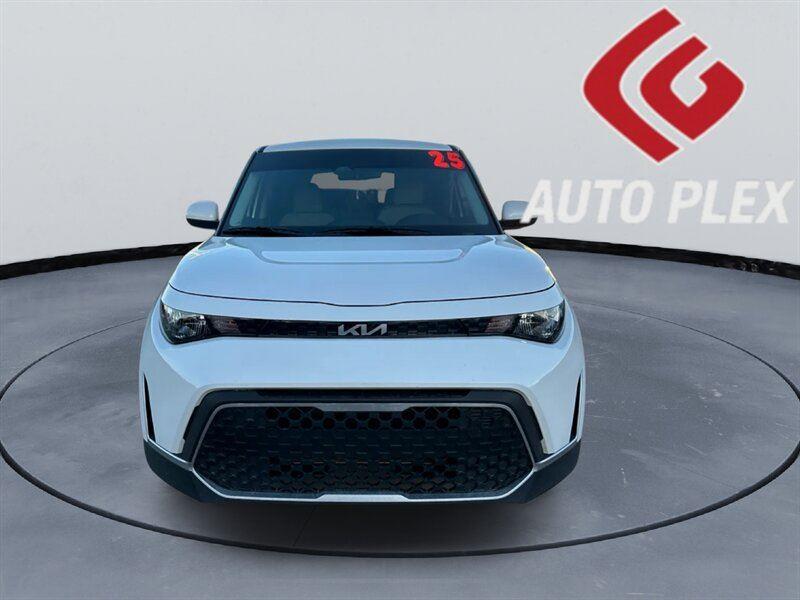 2025 Kia Soul LX's photo