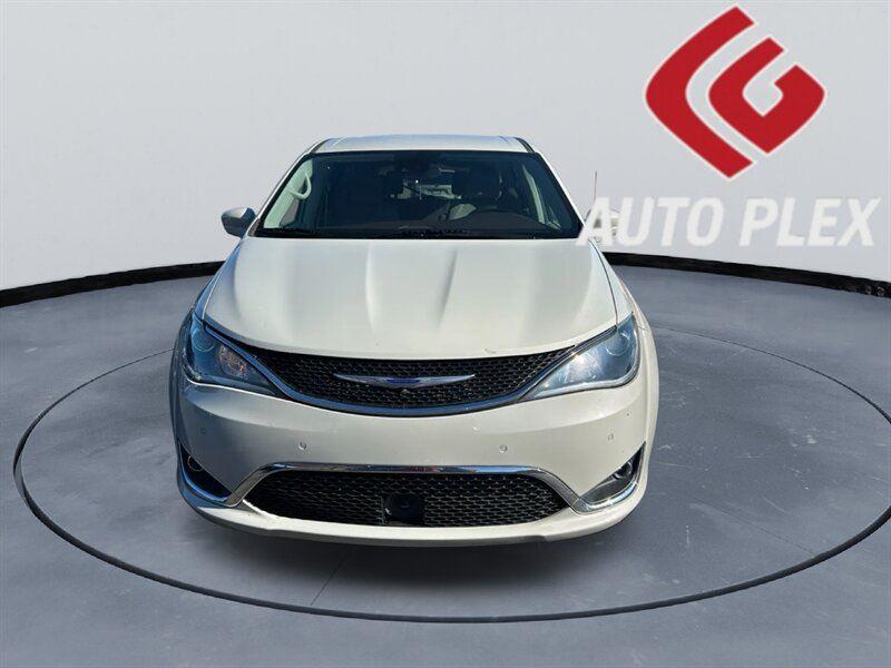 2020 Chrysler Pacifica Touring's photo