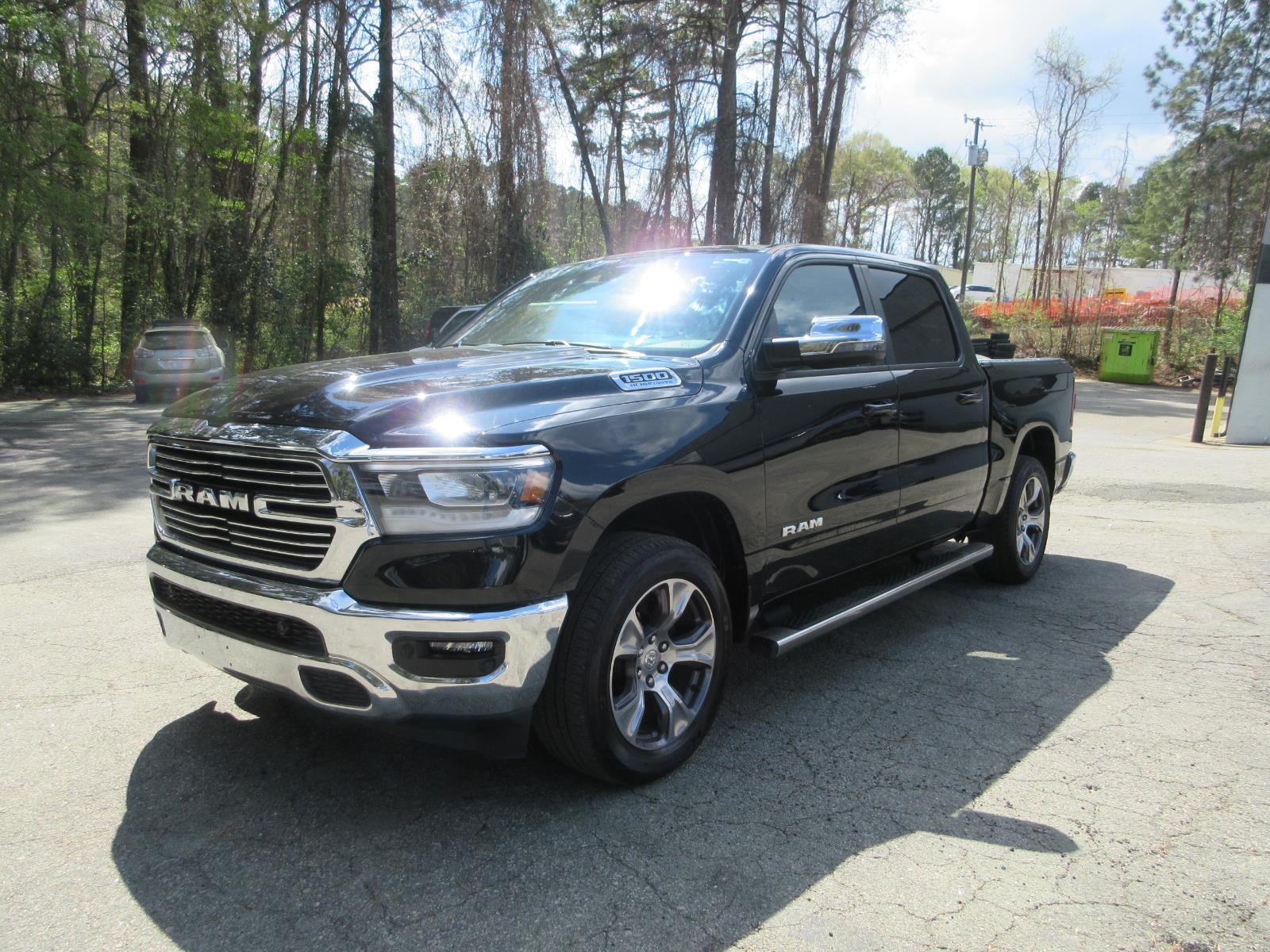 Diamond Black Crystal Pearlcoat 2023 RAM 1500 Laramie Crew Cab 4WD Pickup Truck Four-Wheel Drive 8-Speed Automatic