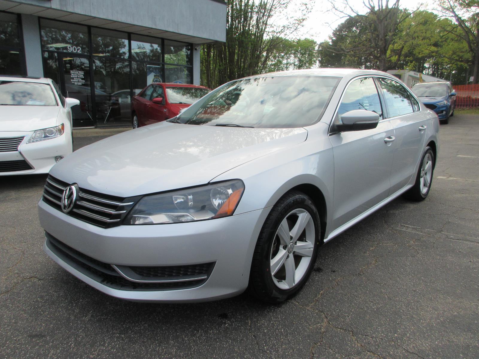 Tungsten Silver Metallic 2014 Volkswagen Passat SE Sedan Front-Wheel Drive Automatic