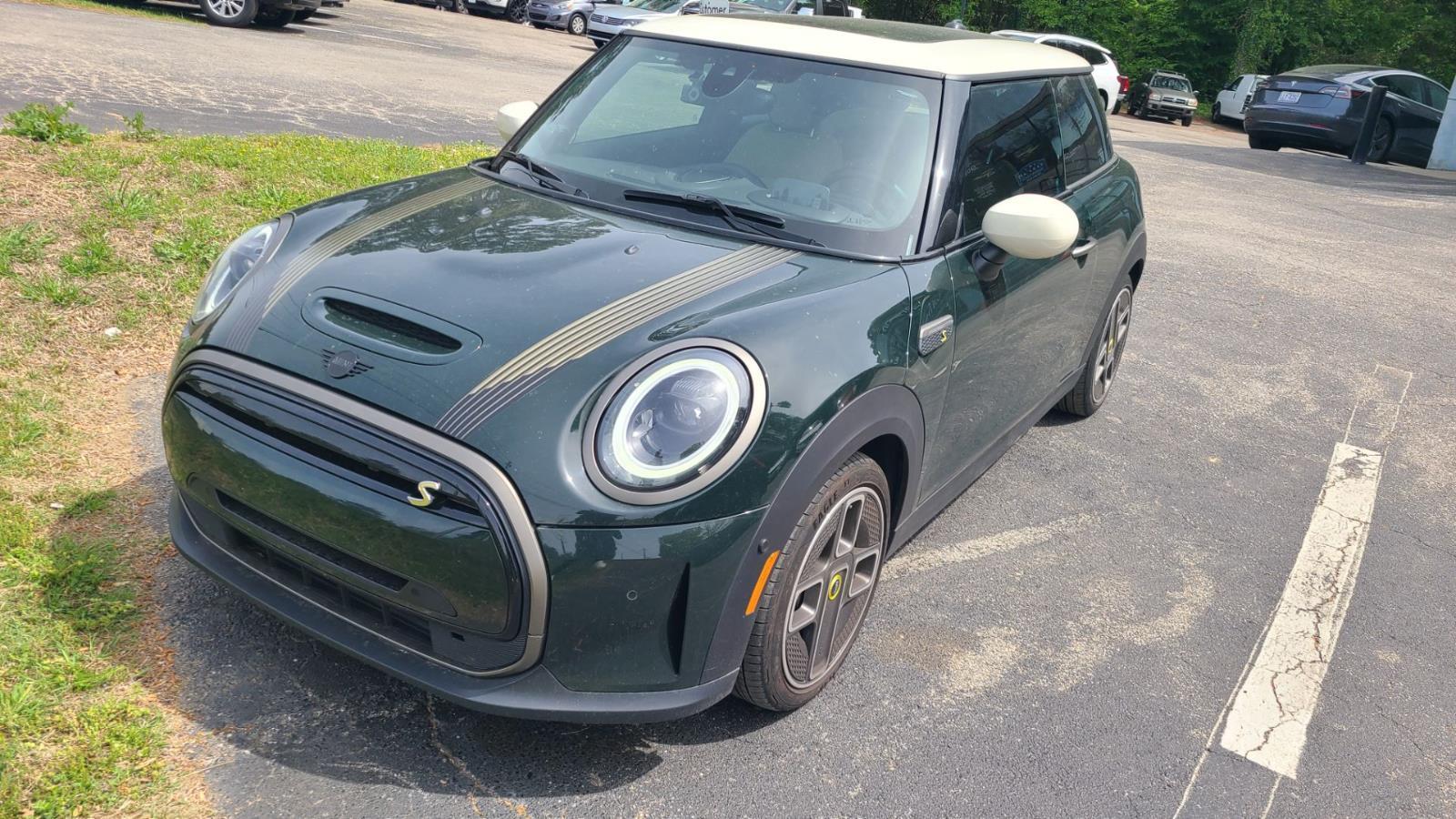 John Cooper Works Rebel Green 2024 MINI Cooper SE 2-Door Hatchback FWD Hatchback Front-Wheel Drive Automatic