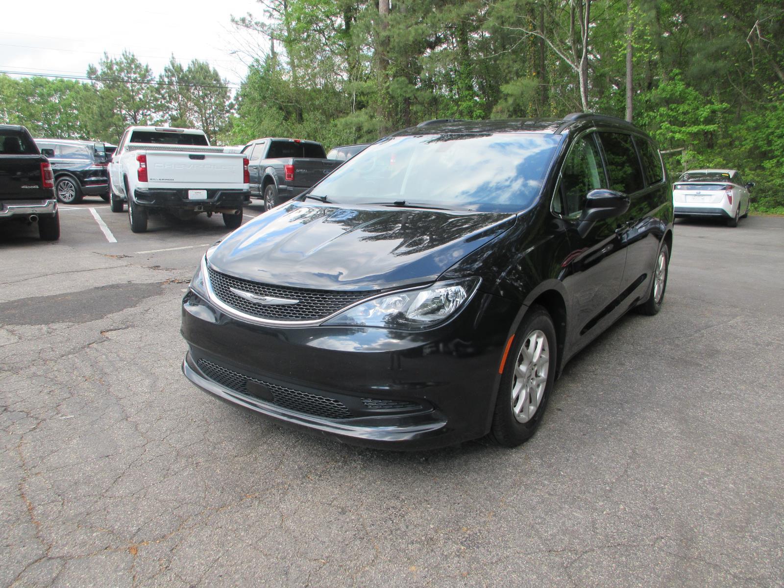 Brilliant Black Crystal Pearlcoat 2021 Chrysler Voyager LXi FWD Minivan Front-Wheel Drive 9-Speed Automatic
