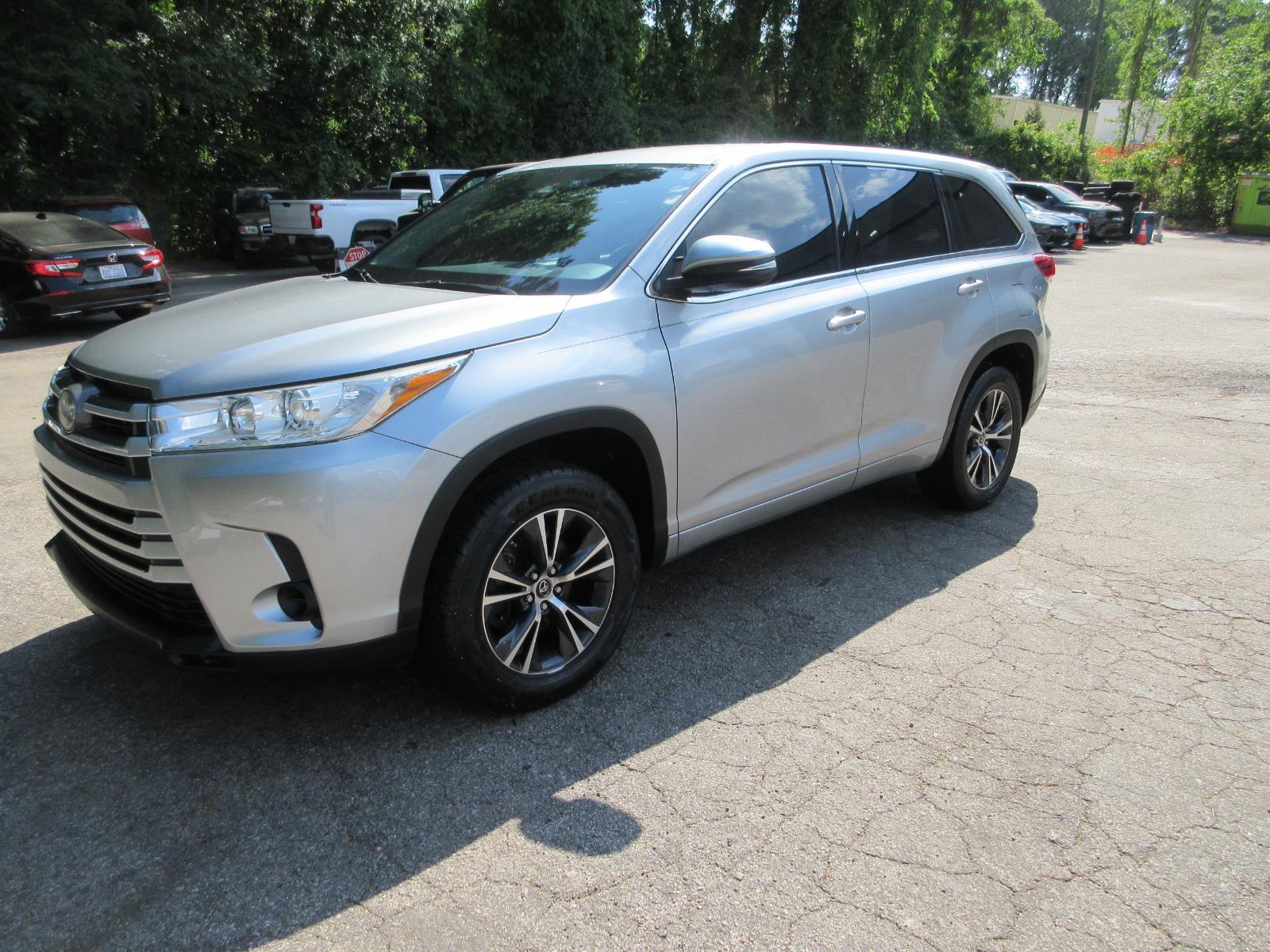 Celestial Silver Metallic 2018 Toyota Highlander LE SUV / Crossover Front-Wheel Drive 6-Speed Automatic